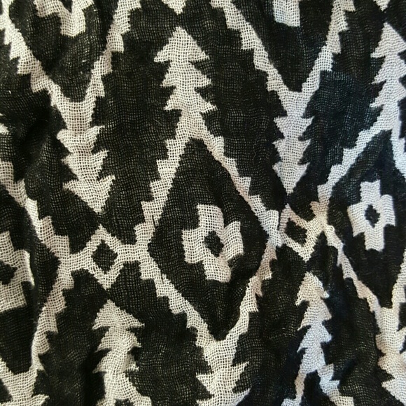 Aztec Printed Scarf - Picture 3 of 3