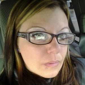 Meet your Posher, Larissa