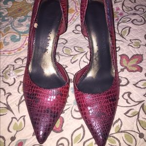 New York-Red Faux Snakeskin heels