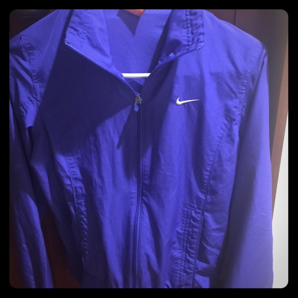 Really cool Nike wind breaker. Perfect condition