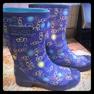 UGG w/ multi logo short size 9