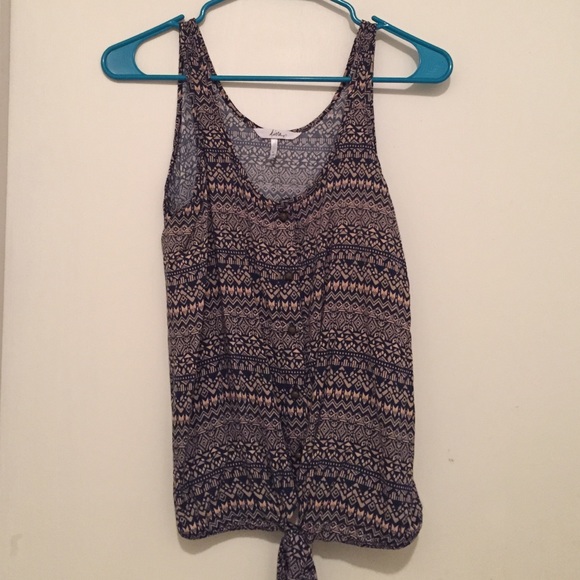 Geometrical pattern top