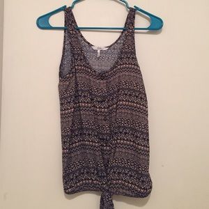 Geometrical pattern top