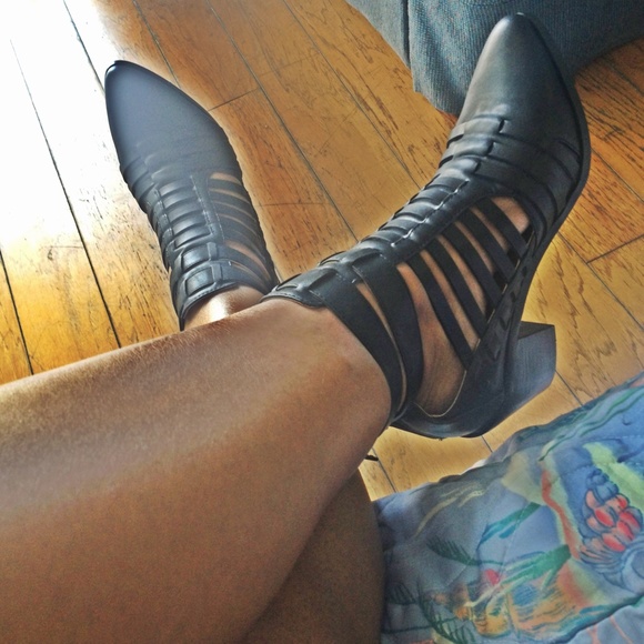 SOLES Shoes - ⬇️SOLES Savage Heeled Ankle Boot