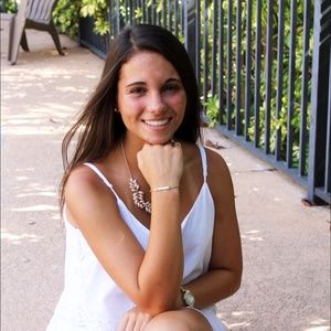 Meet your Posher, Briana