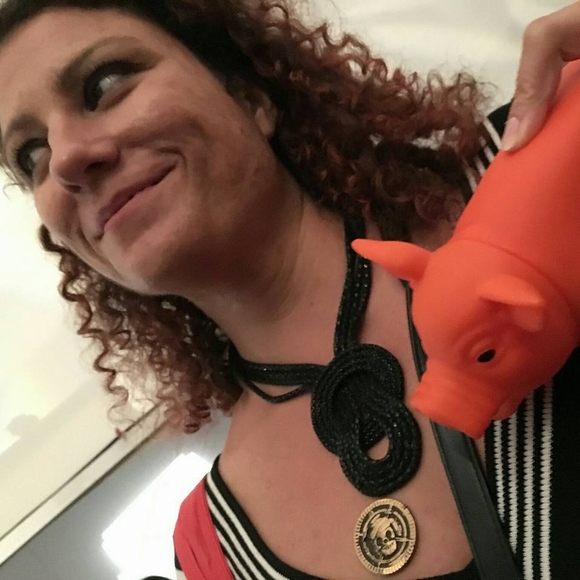 Meet your Posher, Annette - Picture 1 of 1