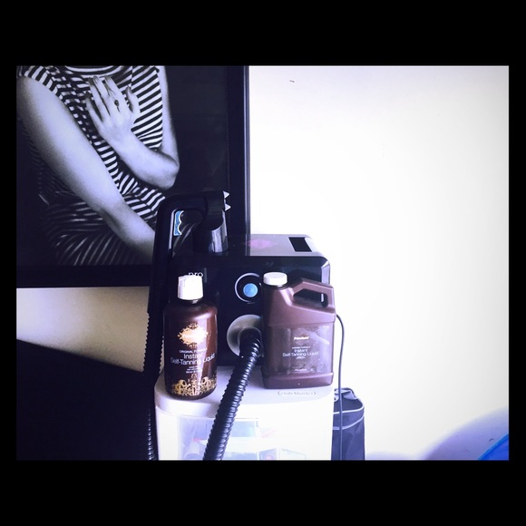 Fake bake spray tan kit