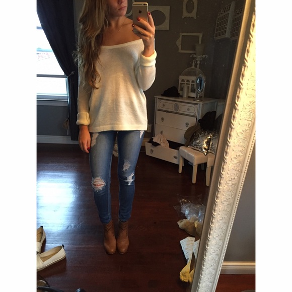 Sweaters - Cream light knit sweater