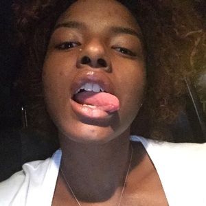 Meet your Posher, Aishia