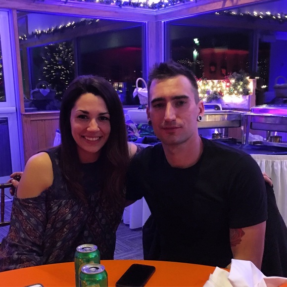 Meet your Posher, Becca - Picture 3 of 6