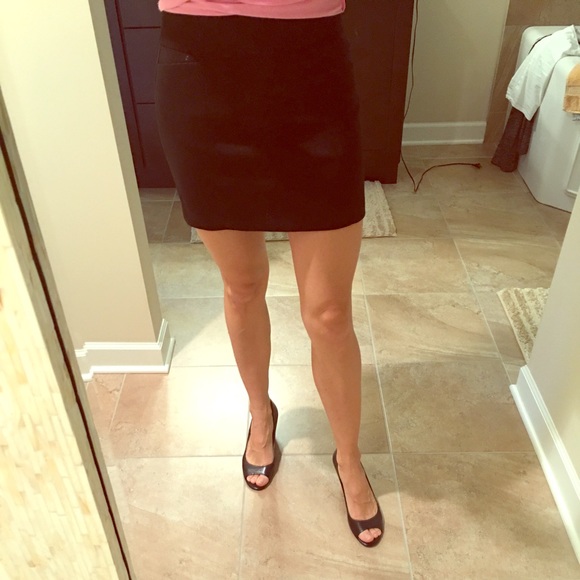 Mini skirt. Never worn Fits great for size 0-2