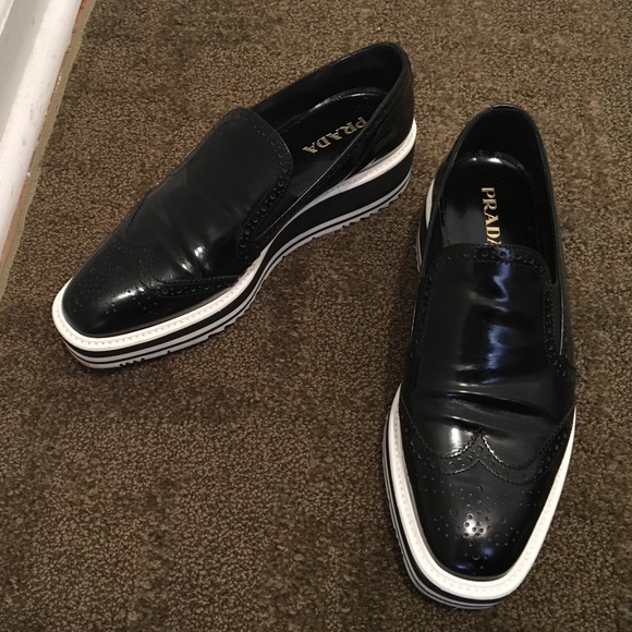 Prada wingtips black/white leather oxfords - Picture 2 of 4