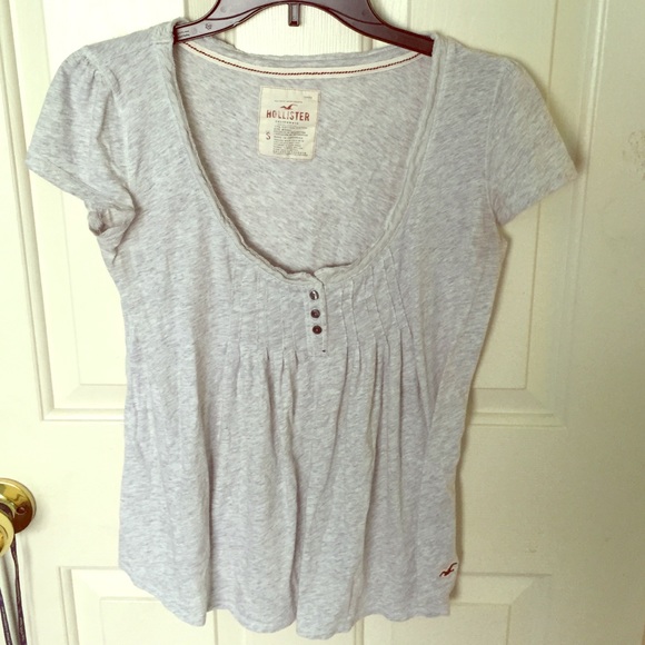 Hollister top
