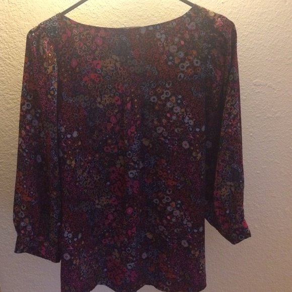 Colorful blouse. - Picture 3 of 4