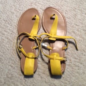 Yellow Express sandals! very cute size 8❤️