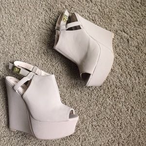 Nude Wedges