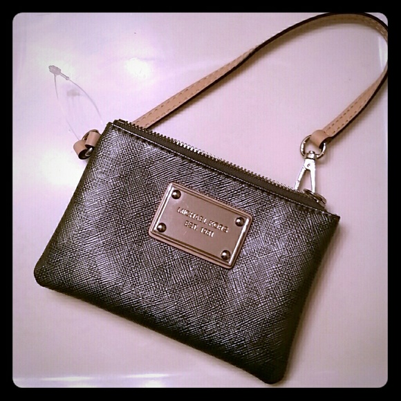 Micheal Kors Wristlet ❌❌❌❌ Sold