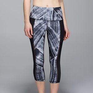 Lululemon Hot to Street Crop