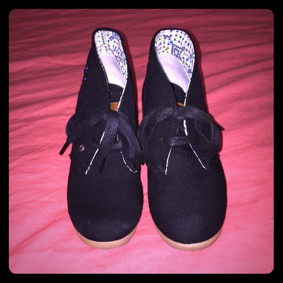 Mad Love black canvas wedges