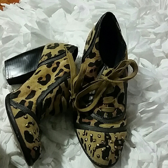 Shoes - Picture 2 of 4