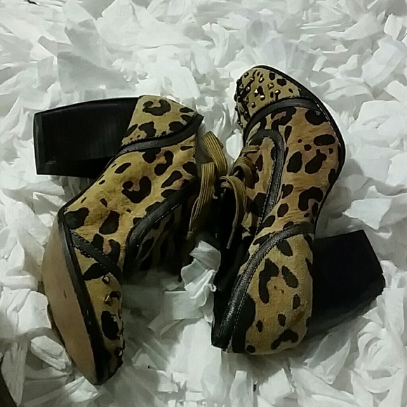 Shoes - Picture 3 of 4