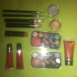 Makeup combos 💄 selling as whole can negotiate