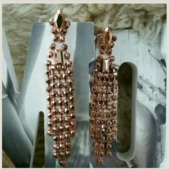 Jewelry - ⭐Glamorous copper toned rhinestone earrings.