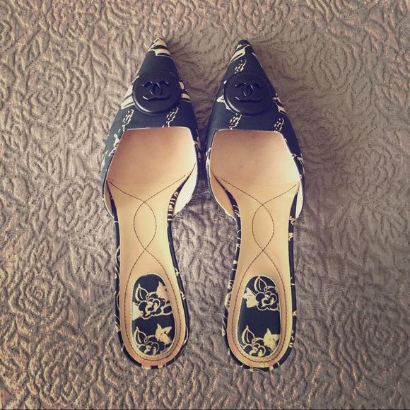 CHANEL Navy & Beige canvas mules