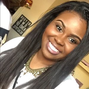 Meet your Posher, Claudia