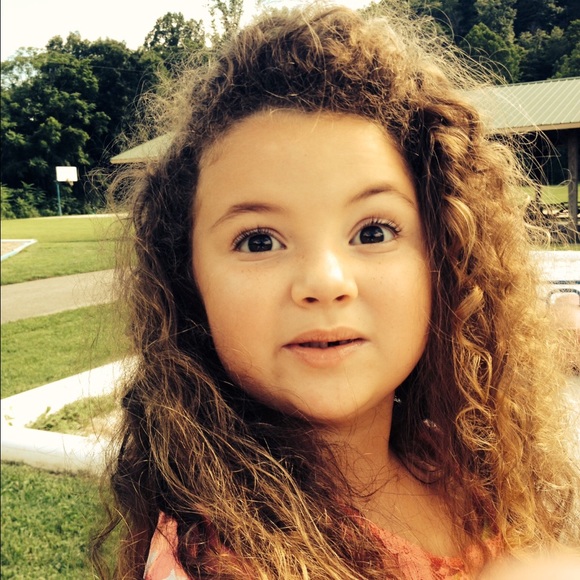 Meet your Posher, Tiffany - Picture 4 of 4