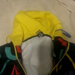 Size lg volcum hooded front zip sweat shir
