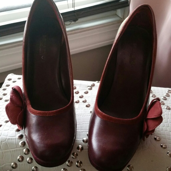 Shoes - Picture 2 of 2