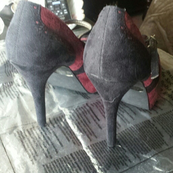 Red and black heels - Picture 4 of 4