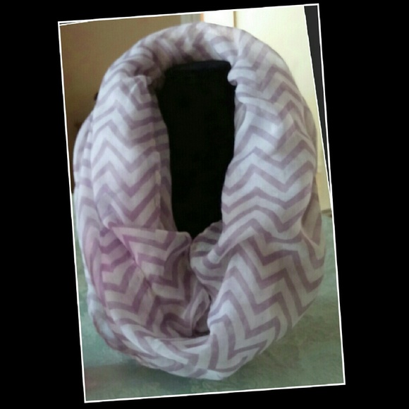LAVENDER, WHITE CHEVRON INFINITY SCARF