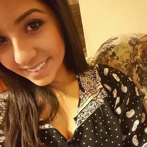 Meet your Posher, Desiree