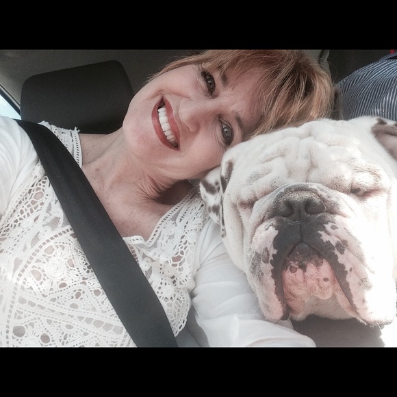 Meet your Posher, Cynthia