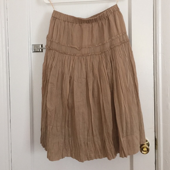 Club Monaco khaki-colored crepe skirt. Size medium
