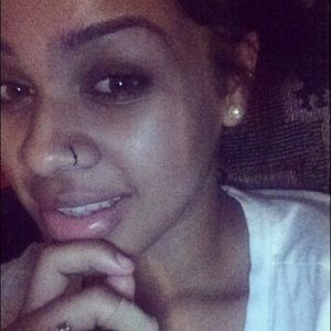 Meet your Posher, Deaja
