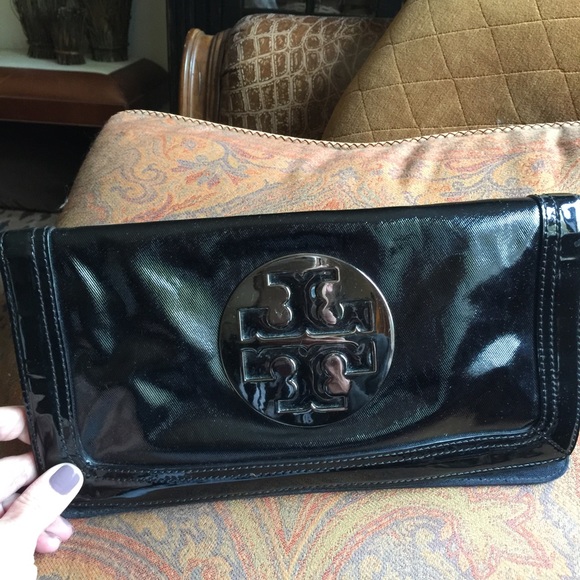 Tory Burch black patent clutch/removable strap - Picture 1 of 3