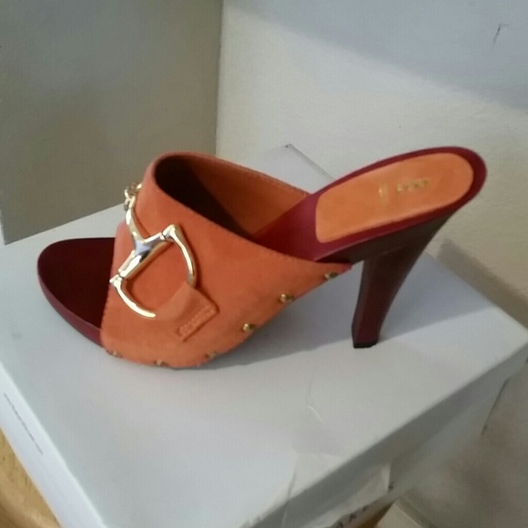 Cute suede heels. Never worn - Picture 2 of 2