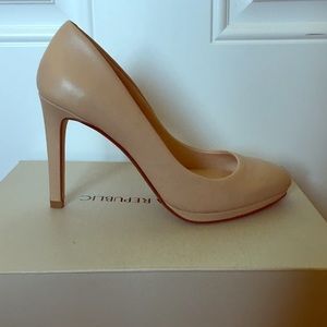 ALMOST NEW Nude Pumps