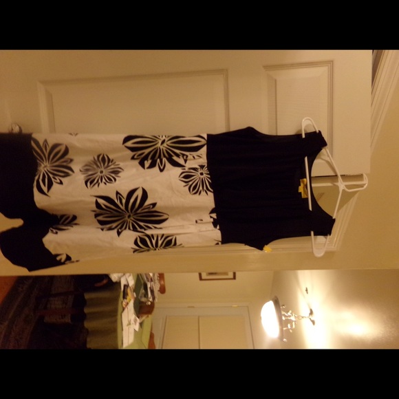 Black/white size 10 Sleeveless dress
