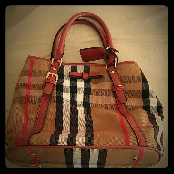 Burberry like purse