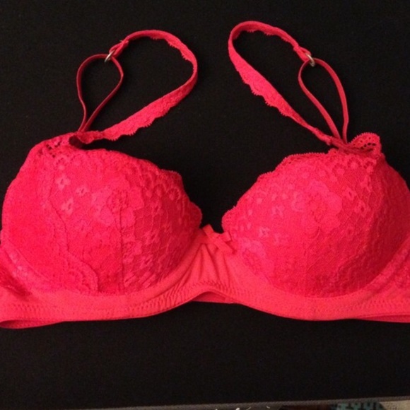 Gilly Hicks Bra