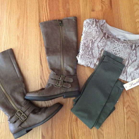 Pants - NWT Olive stretch leggings NWT