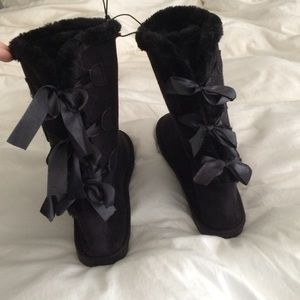 Cute black boots with bows