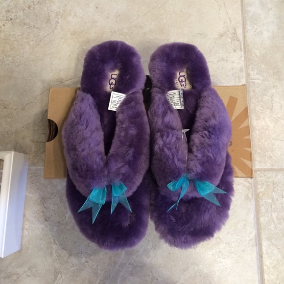 Ugg fluff flip flop size 7