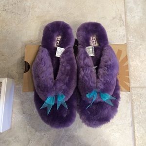 Ugg fluff flip flop size 7