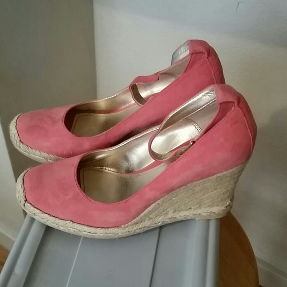 Pink suede wedges. Never worn - Picture 2 of 2