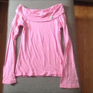 Off the shoulder tee